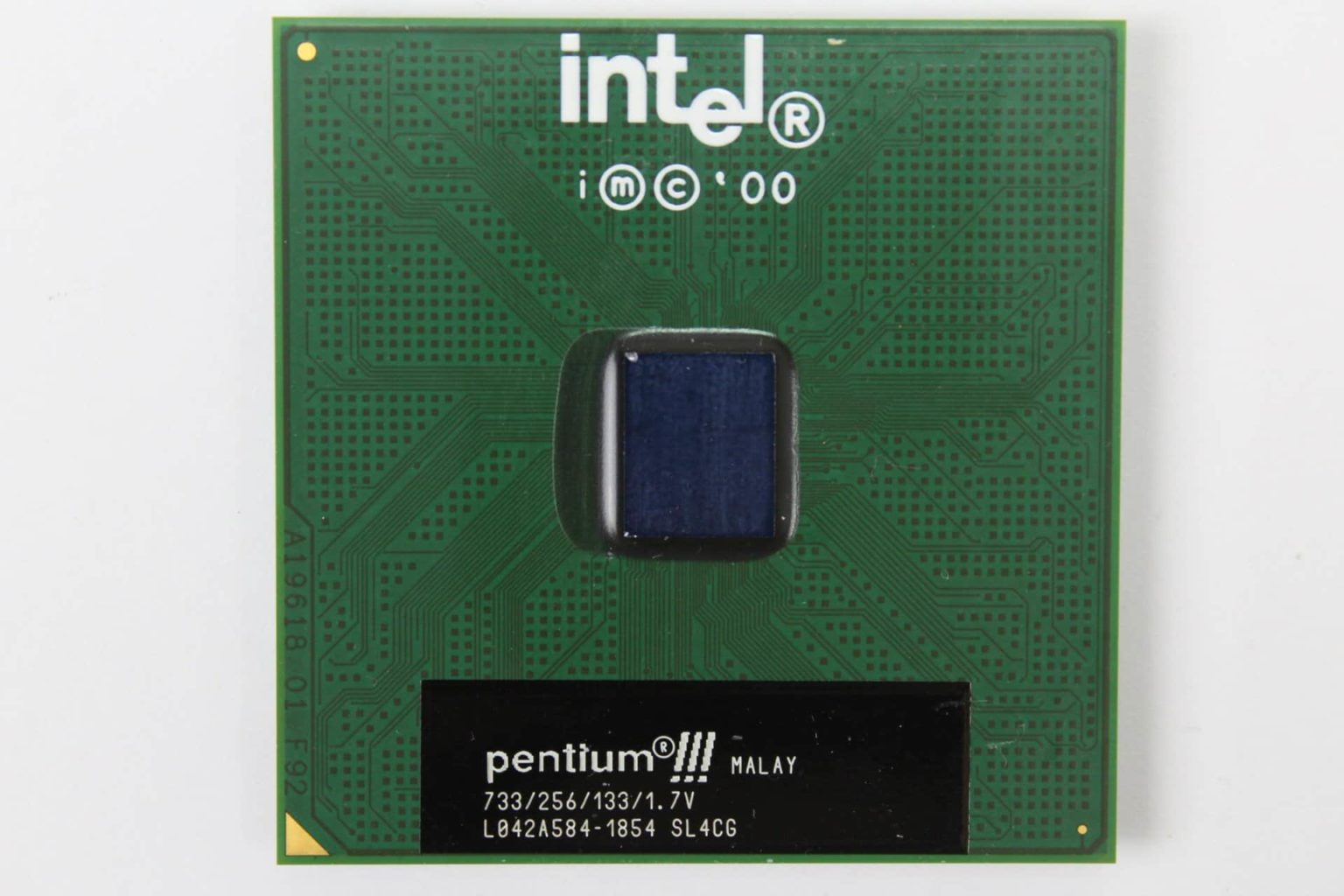 Intel Pentium 3 733MHz - Clous